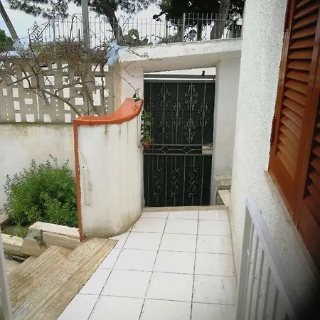 Maria Villa Leporano