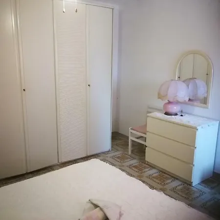 Maria Villa *